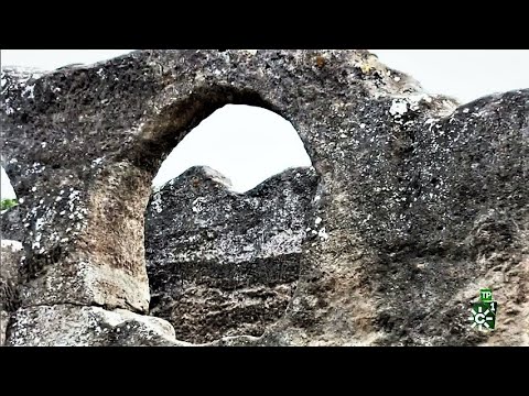 Descubre el enigmático tesoro: conjunto de ruinas de un antiguo pueblo